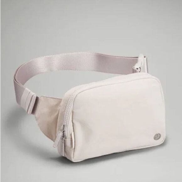 NWT Lululemon Athletica Everywhere Belt Bag Large 2L Opal White Extended Strap - Picture 5 of 9